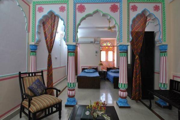 Hotel Rawla Mrignayani Palace